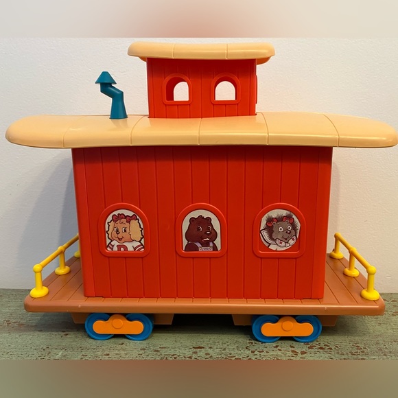 Vintage 1984 TOMY Get Along Gang Clubhouse Caboose Toy & Original Box - Picture 2 of 11